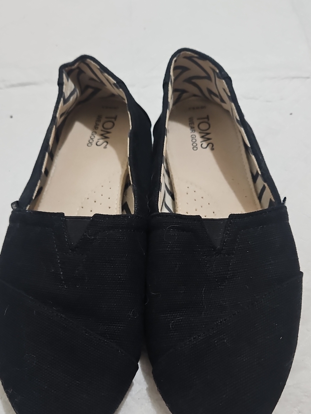 TOMS Classic Slip-On Flats in Black Sz 8.5
